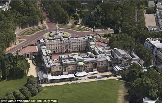 Cocaine, Jeffrey Epstein and a dead elephant: Royals behaving badly vex Europe’s leaders [Article from 22/8/24]